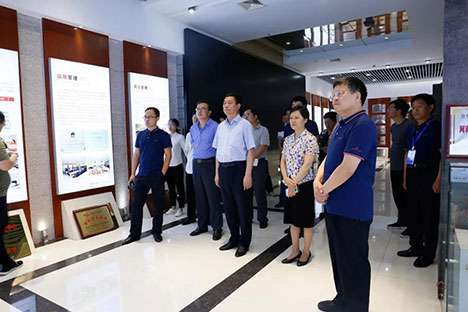 La Misión de Observación visite el Salón de Honor del Grupo Weihua
