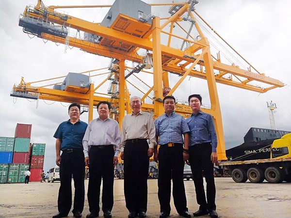 El fundador del grupo de intercambio internacional Han Xianbao invitado a visitar Asia World Company