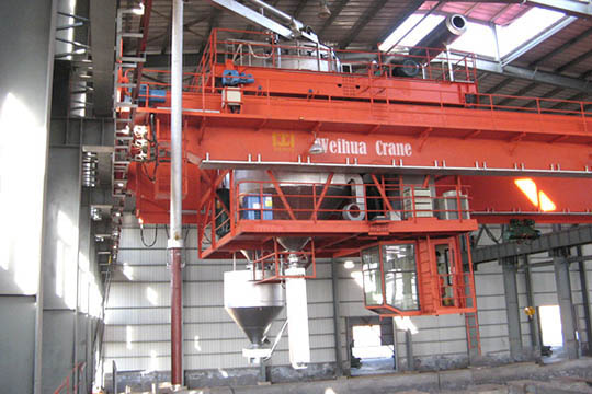 Grúa multifunción para aluminio electrolítico